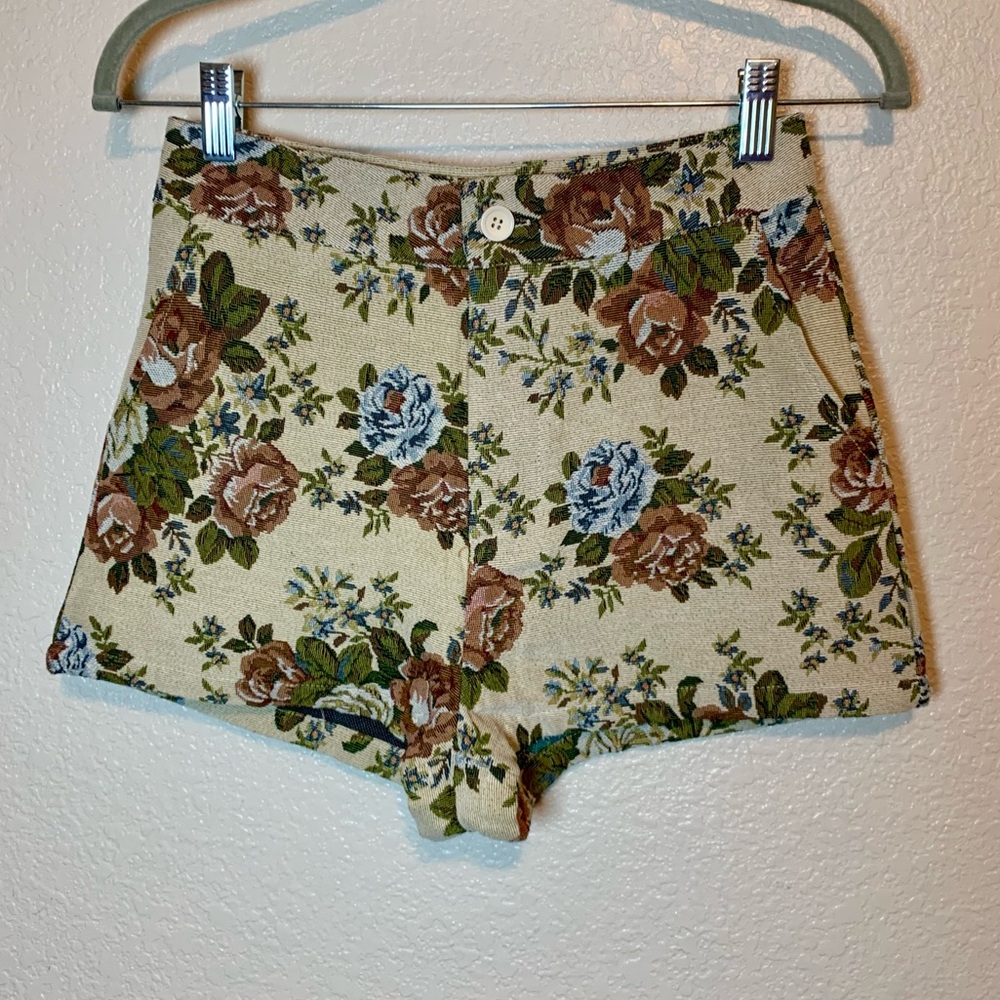 Cider Floral Tapestry Jacquard Mini Shorts Tan Rose Green Size Small - Picture 11 of 11